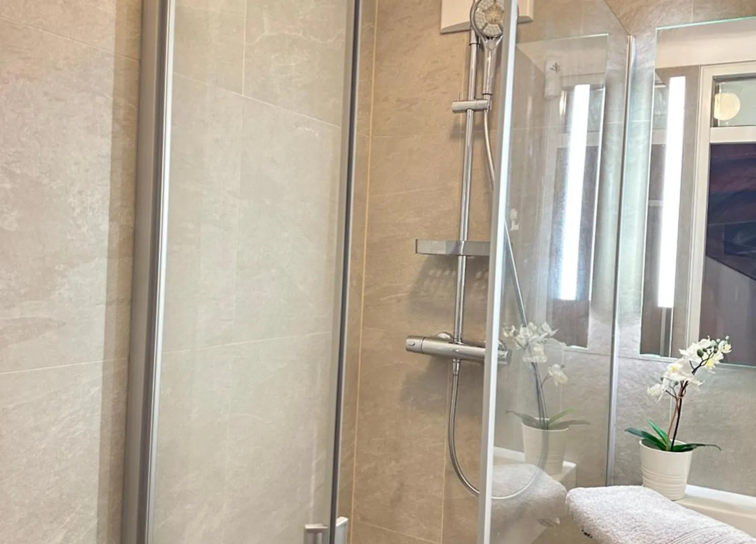 Penzion The Peaceful Garden Stay & Free Parking Solnohrad